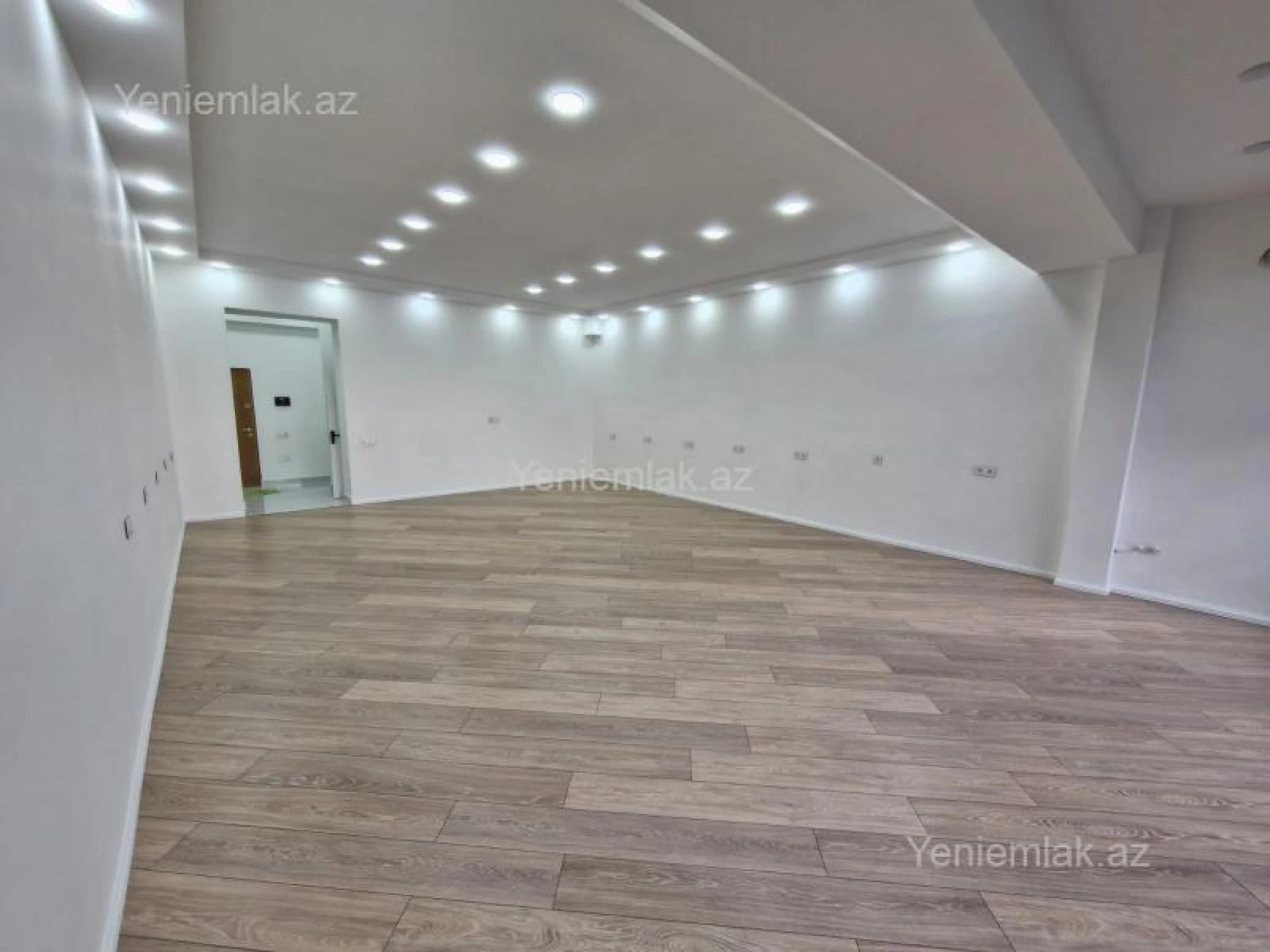 Satılır 1 otaqlı ofis 68 m²