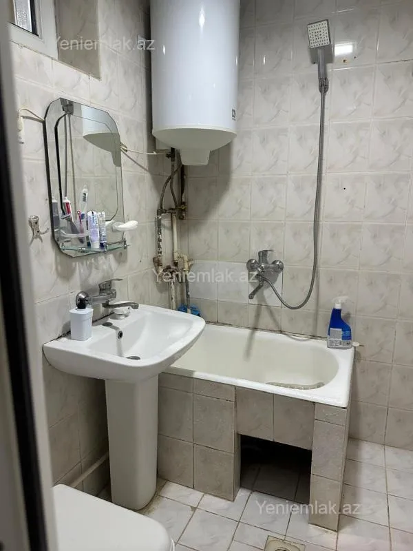 Satılır 2 otaqlı köhnə tikili 65 m²