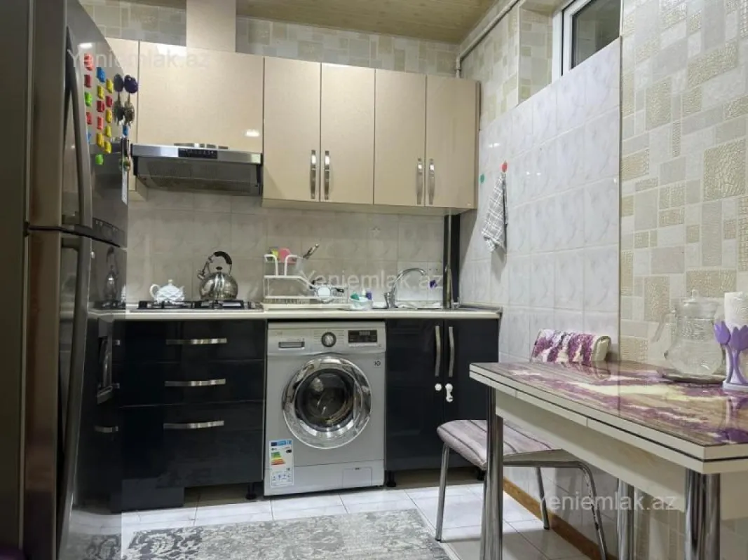 Satılır 2 otaqlı köhnə tikili 65 m²