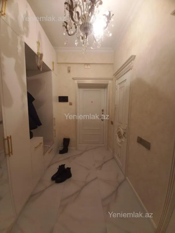 Satılır 3 otaqlı yeni tikili 128 m²