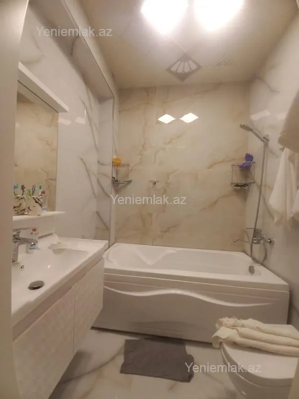 Satılır 3 otaqlı yeni tikili 128 m²