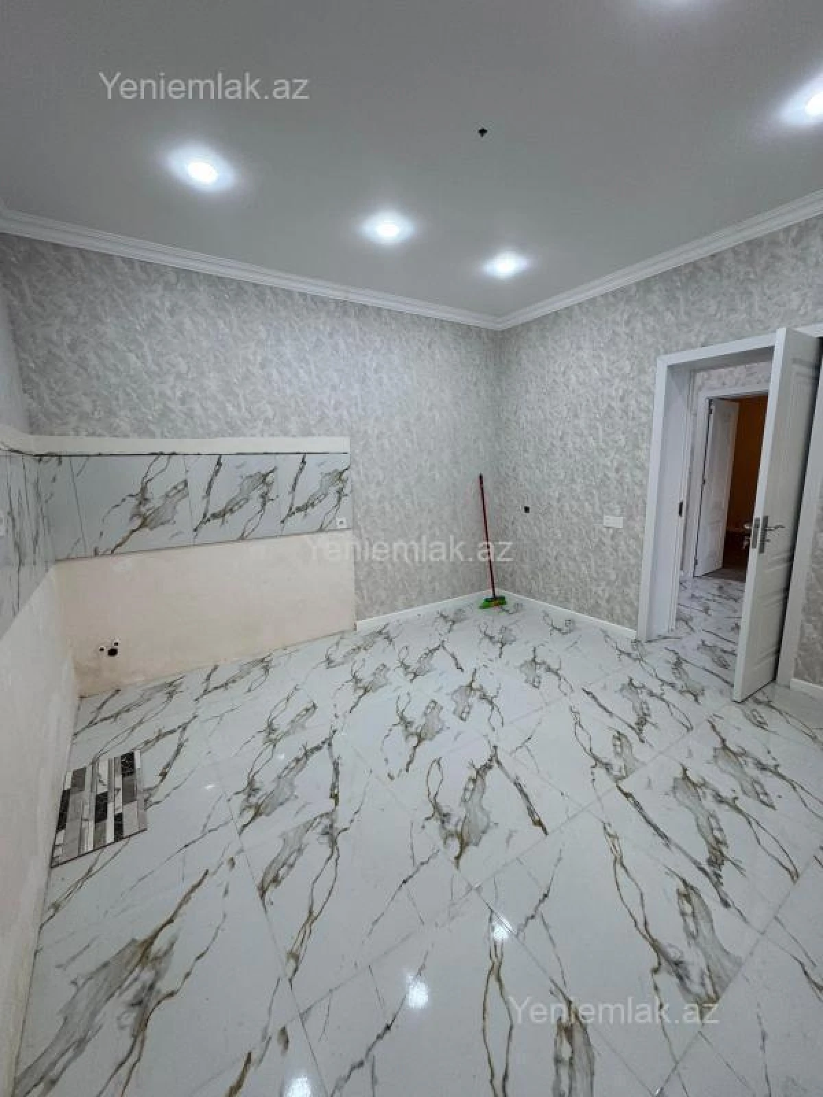 Satılır 6 otaqlı həyət evi 250 m²