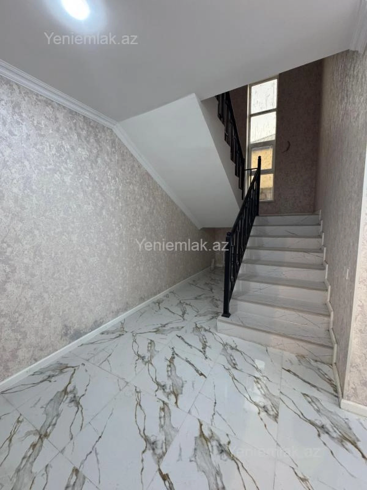 Satılır 6 otaqlı həyət evi 250 m²