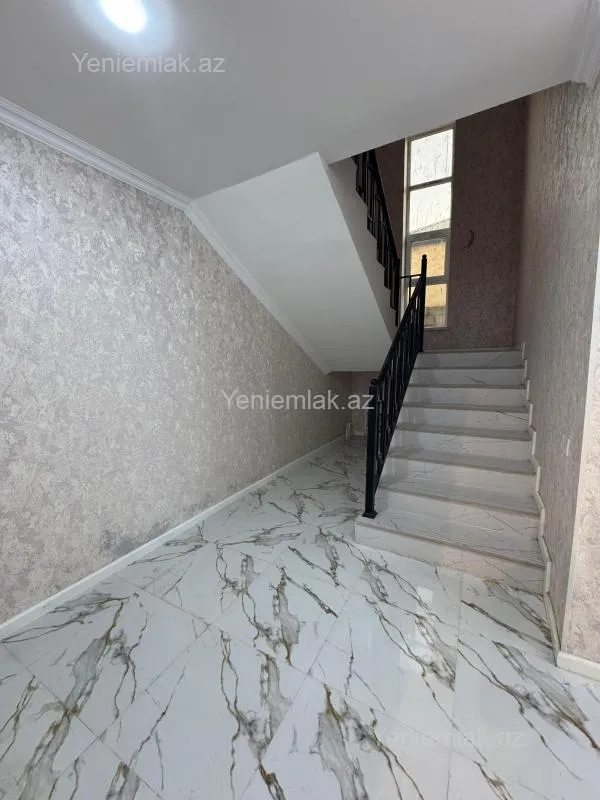 Satılır 6 otaqlı həyət evi 250 m²