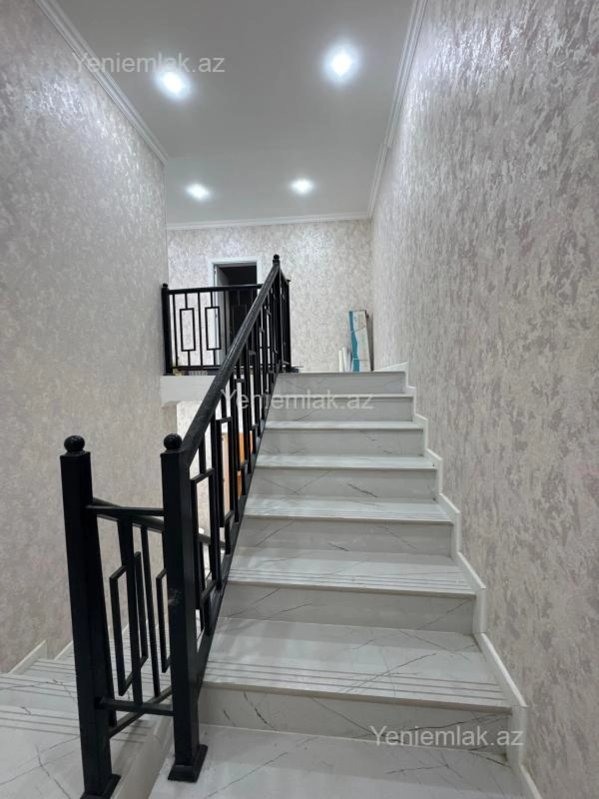 Satılır 6 otaqlı həyət evi 250 m²