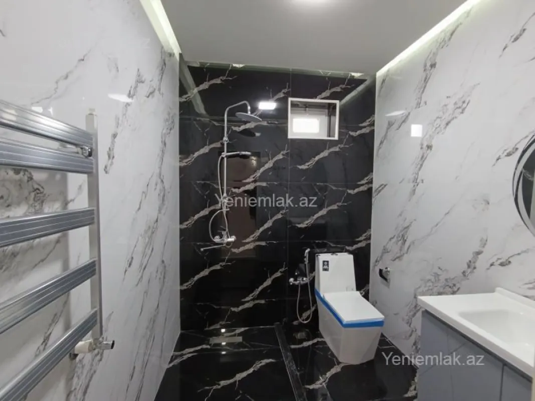 Satılır 8 otaqlı həyət evi 218 m²