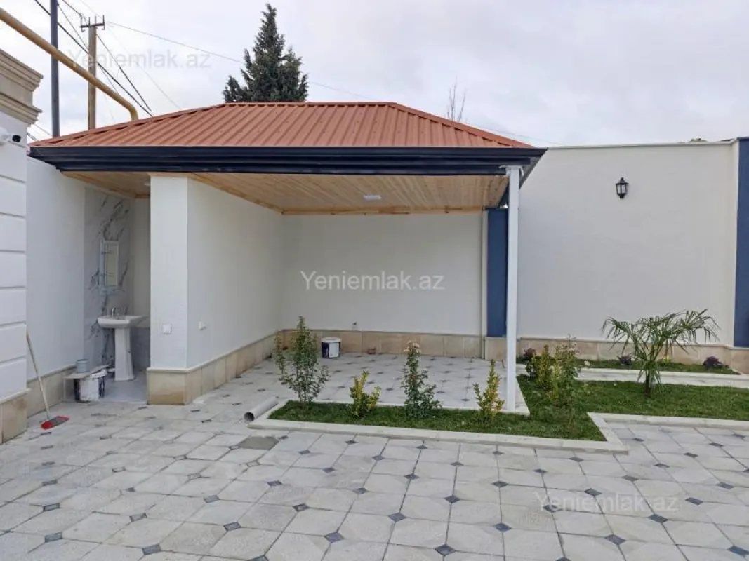Satılır 8 otaqlı həyət evi 218 m²