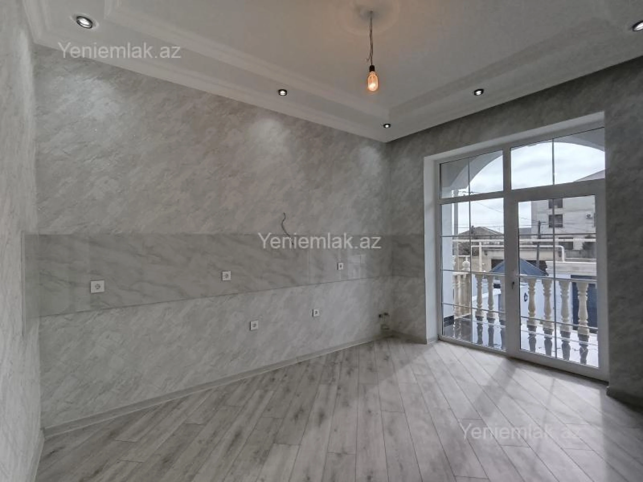 Satılır 8 otaqlı həyət evi 218 m²