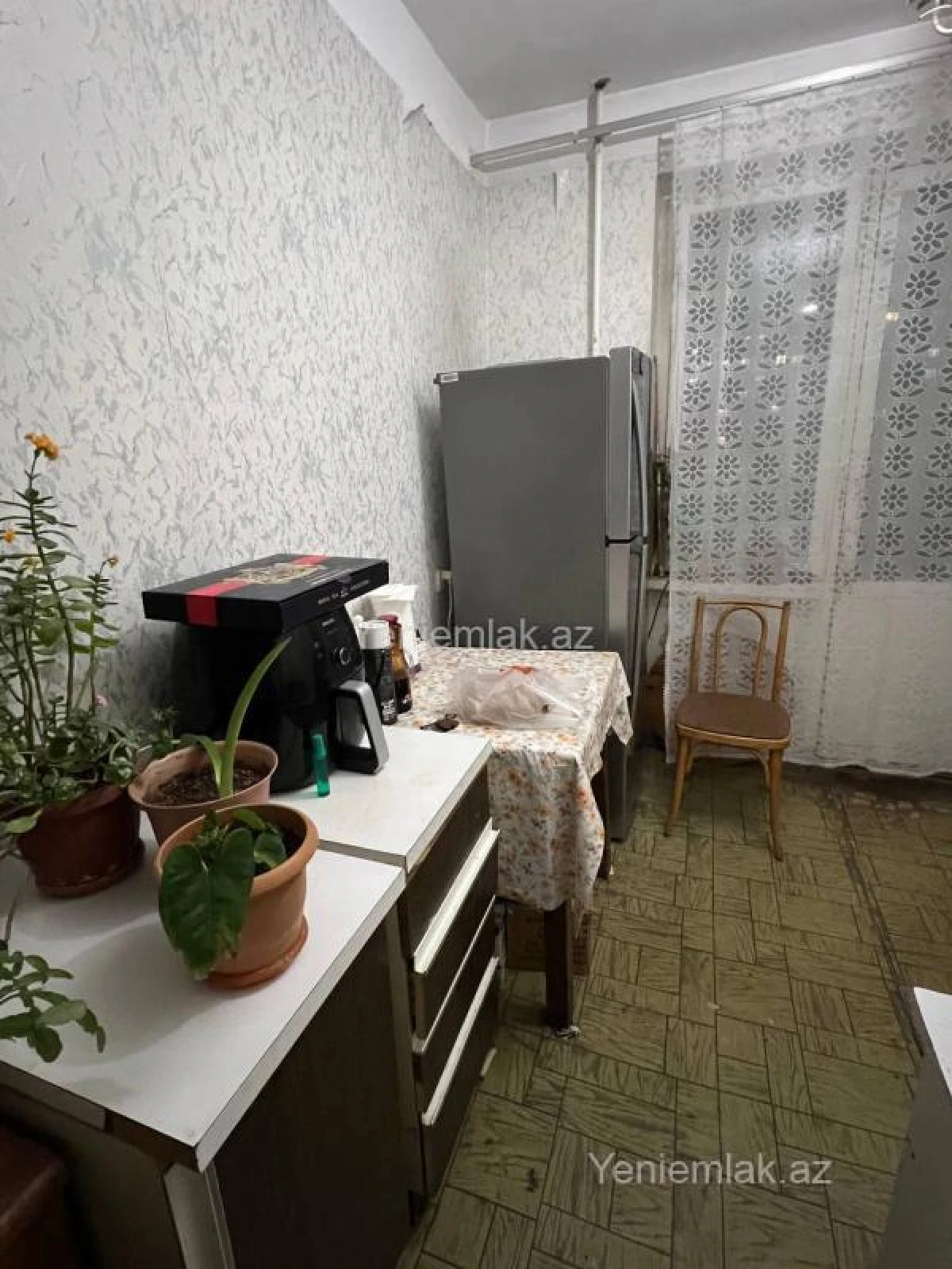 Satılır 3 otaqlı köhnə tikili 75 m²