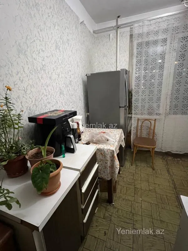 Satılır 3 otaqlı köhnə tikili 75 m²