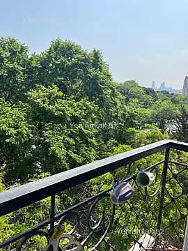 Satılır 4 otaqlı köhnə tikili 99 m²