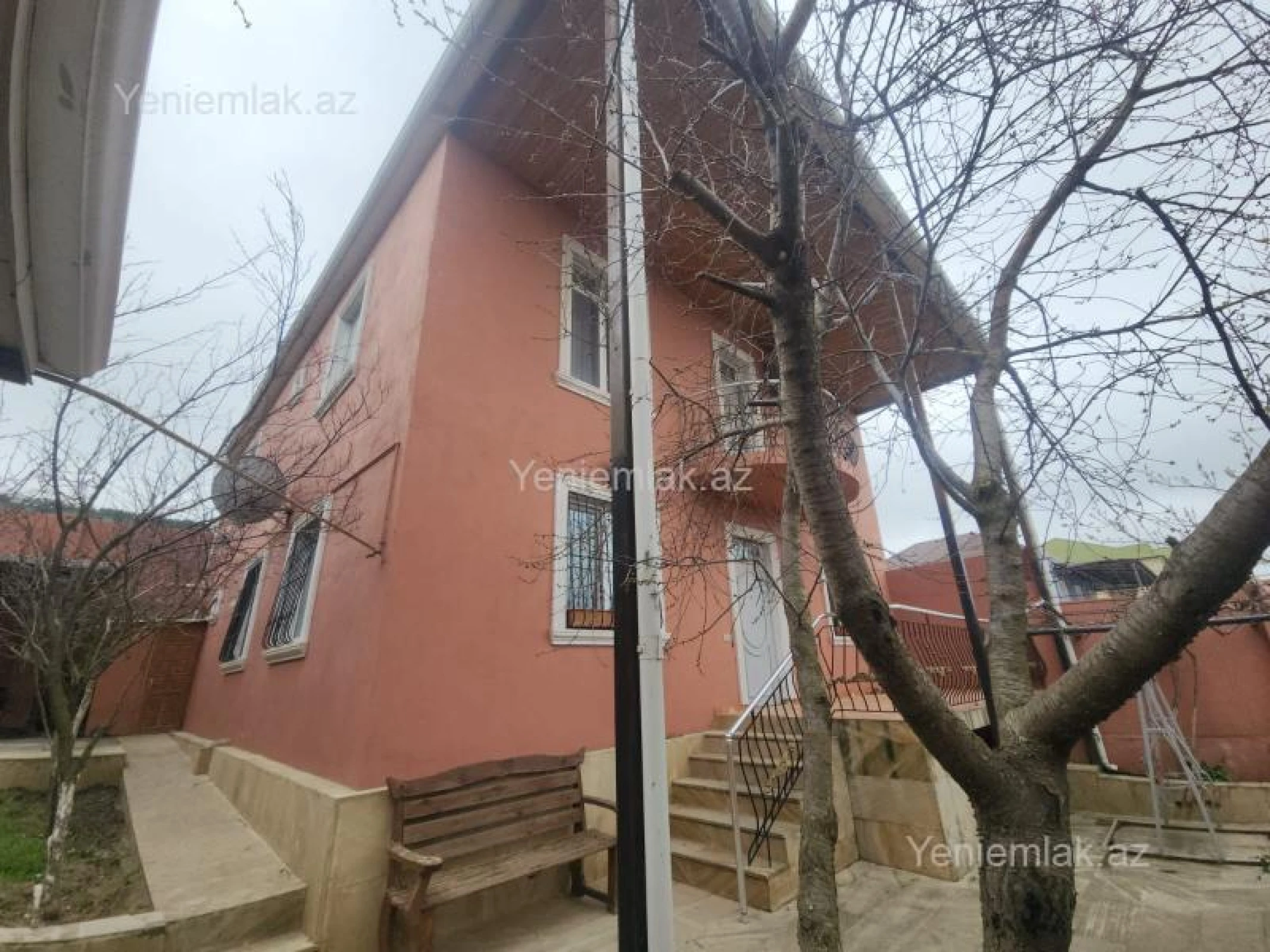 Satılır 5 otaqlı həyət evi 220 m²