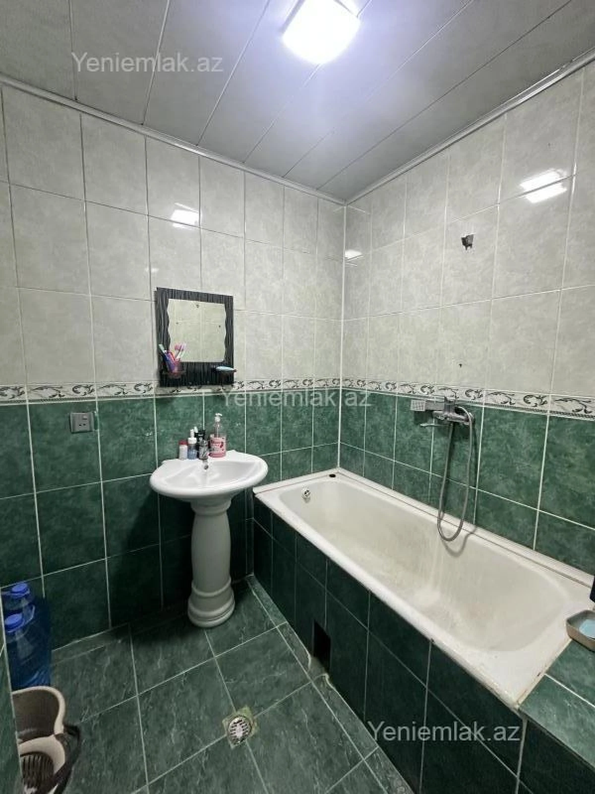 Satılır 3 otaqlı köhnə tikili 70 m²