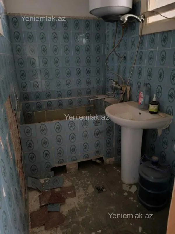 Satılır 2 otaqlı köhnə tikili 60 m²