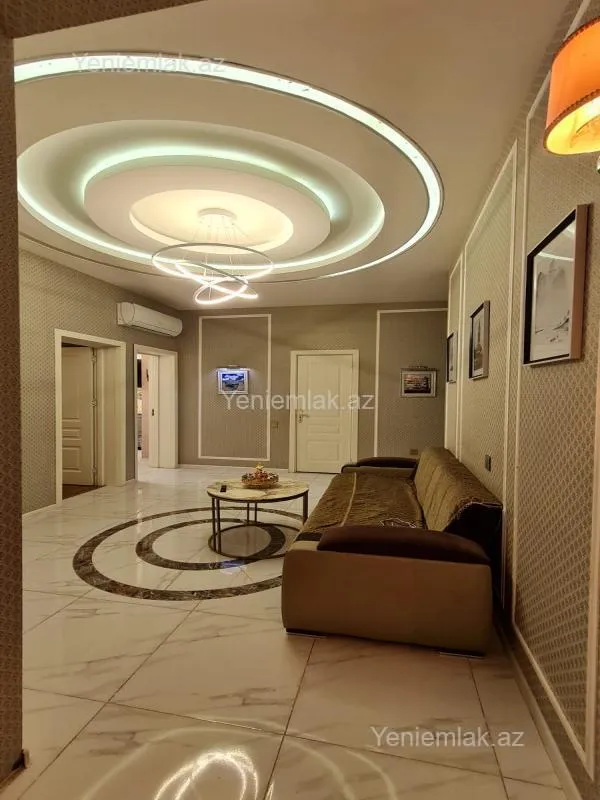 Satılır 3 otaqlı yeni tikili 150 m²