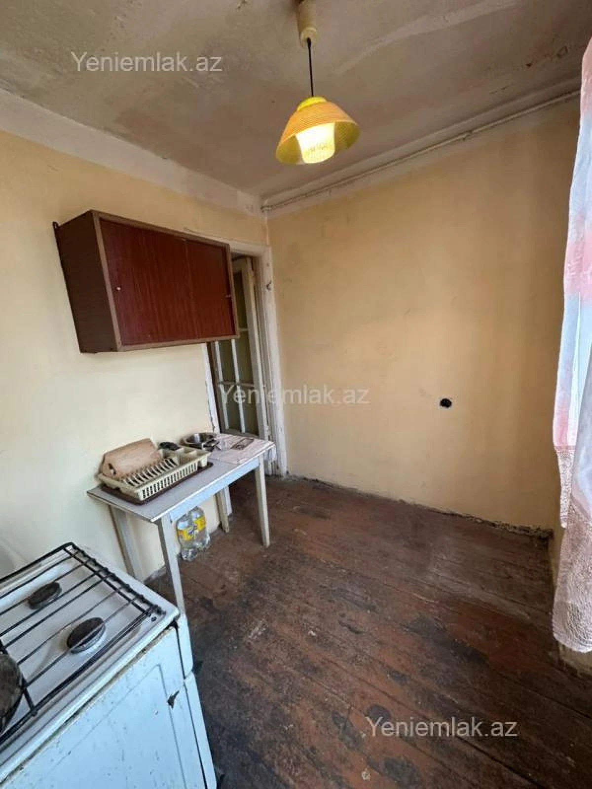 Satılır 1 otaqlı köhnə tikili 40 m²