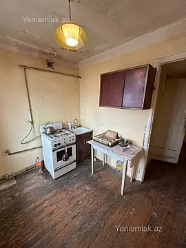 Satılır 1 otaqlı köhnə tikili 40 m²