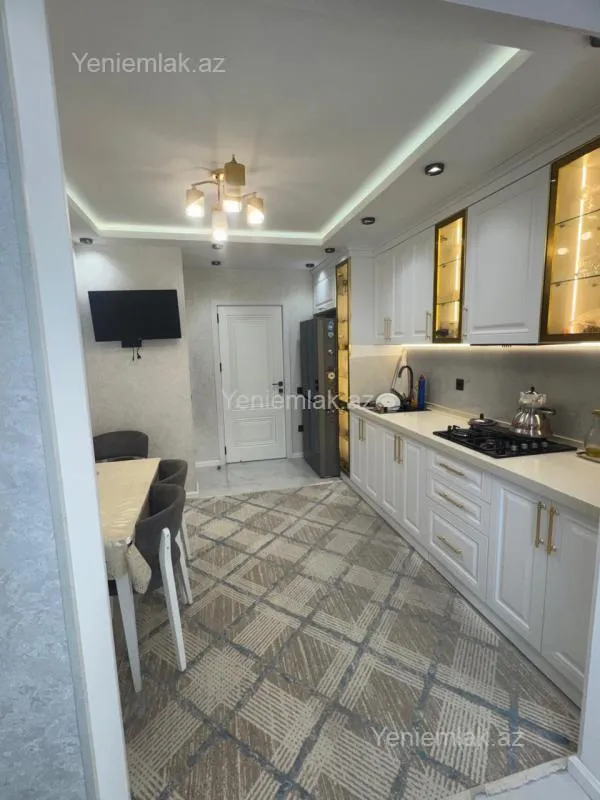 Satılır 3 otaqlı köhnə tikili 100 m²