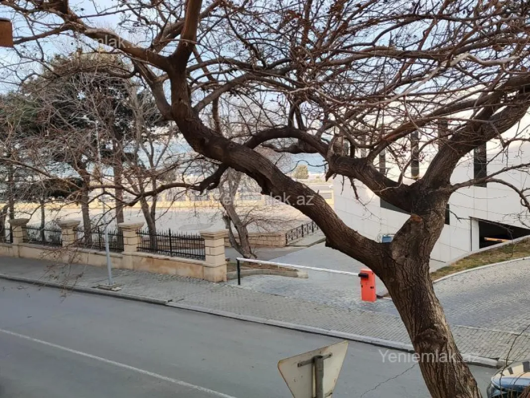 Satılır 3 otaqlı köhnə tikili 86 m²