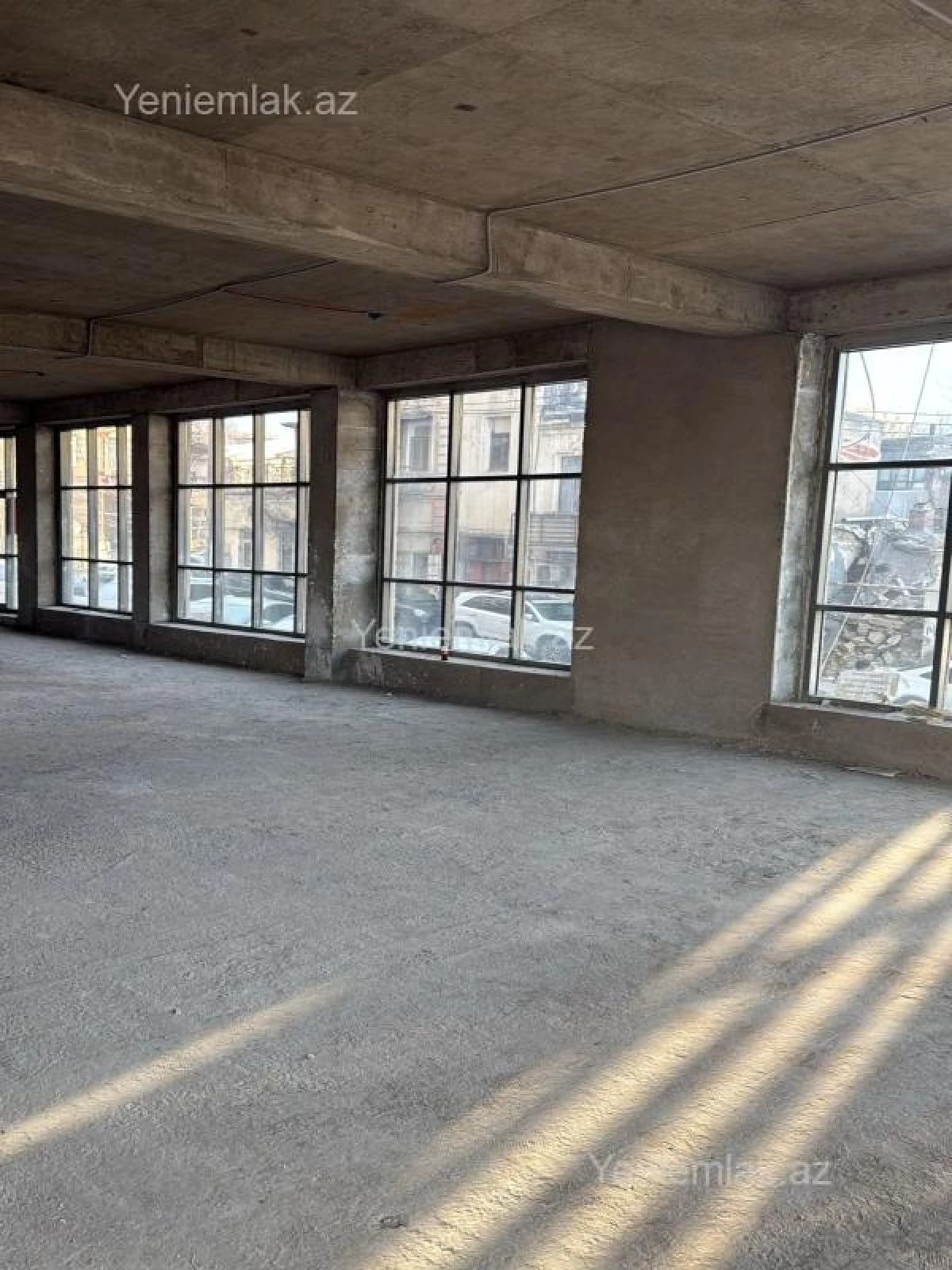 Satılır 4 otaqlı obyekt 136 m²