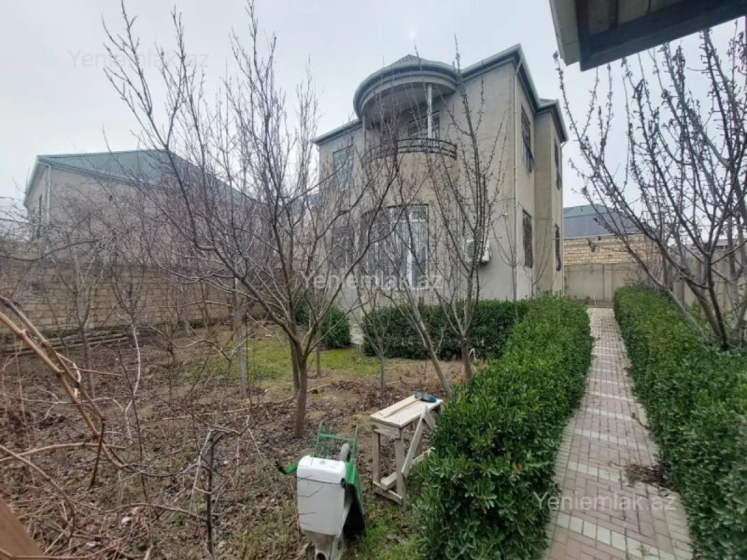 Satılır 5 otaqlı həyət evi 200 m²
