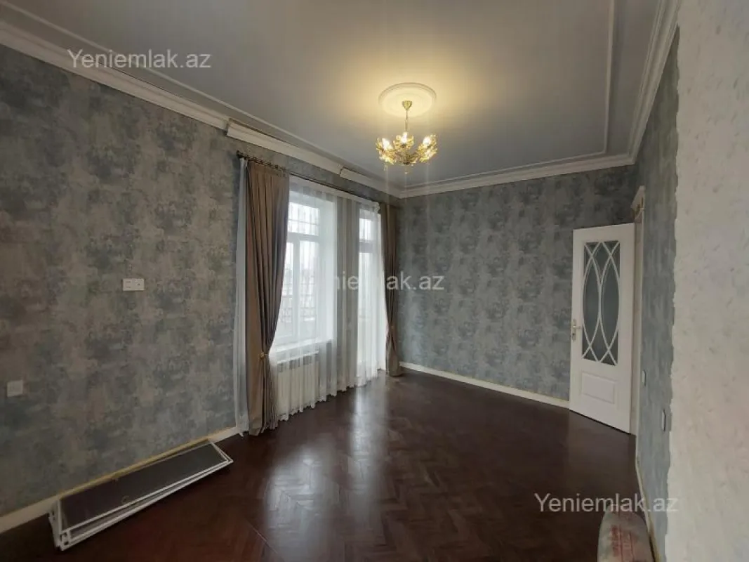 Satılır 5 otaqlı həyət evi 200 m²