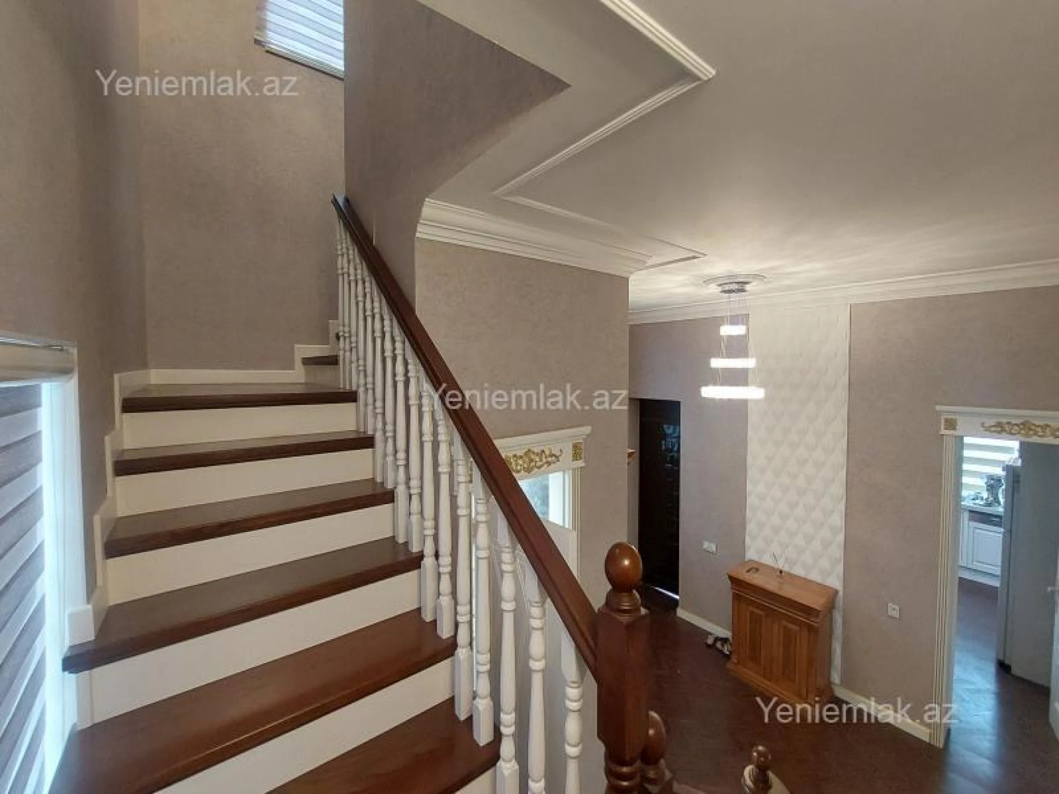 Satılır 5 otaqlı həyət evi 200 m²