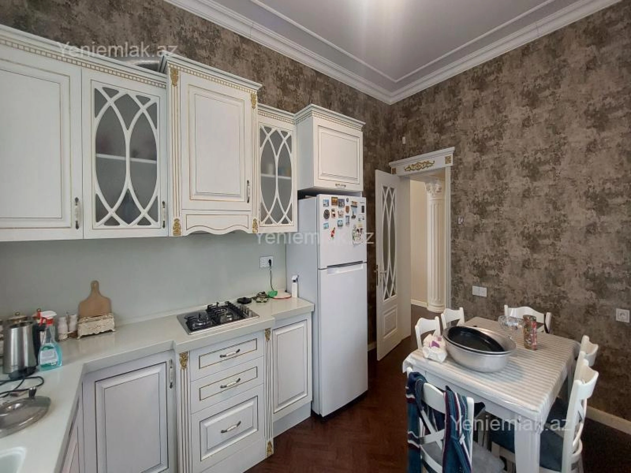 Satılır 5 otaqlı həyət evi 200 m²