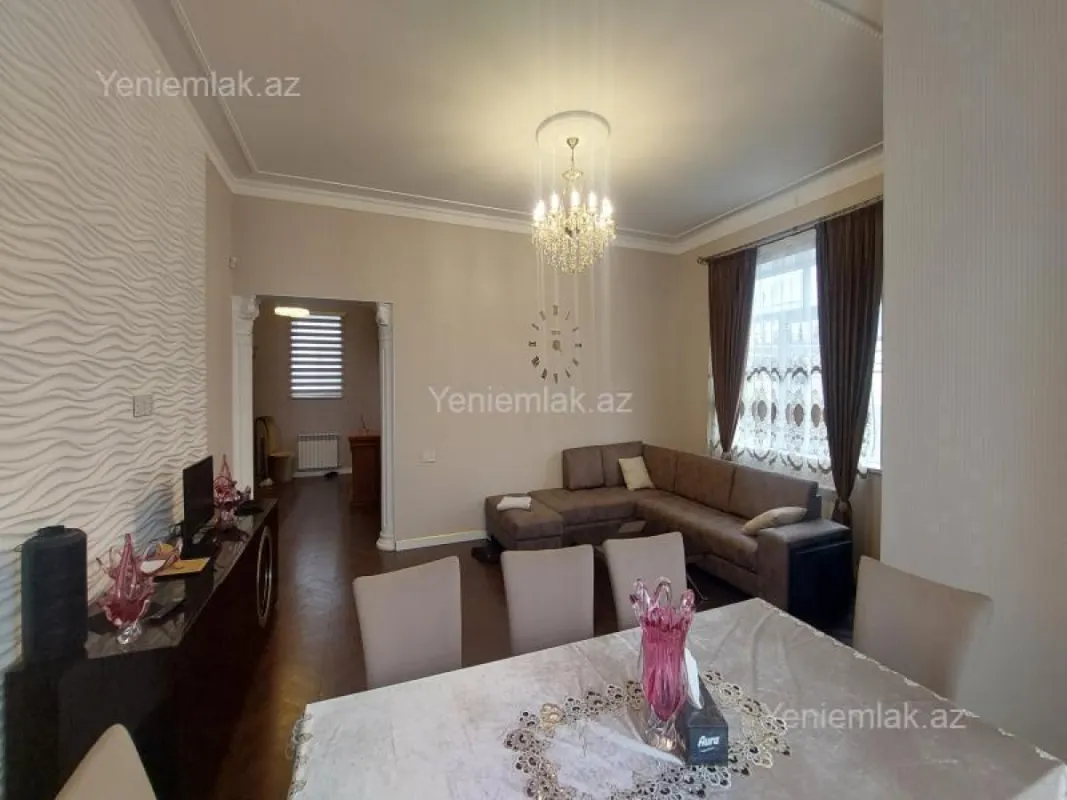 Satılır 5 otaqlı həyət evi 200 m²