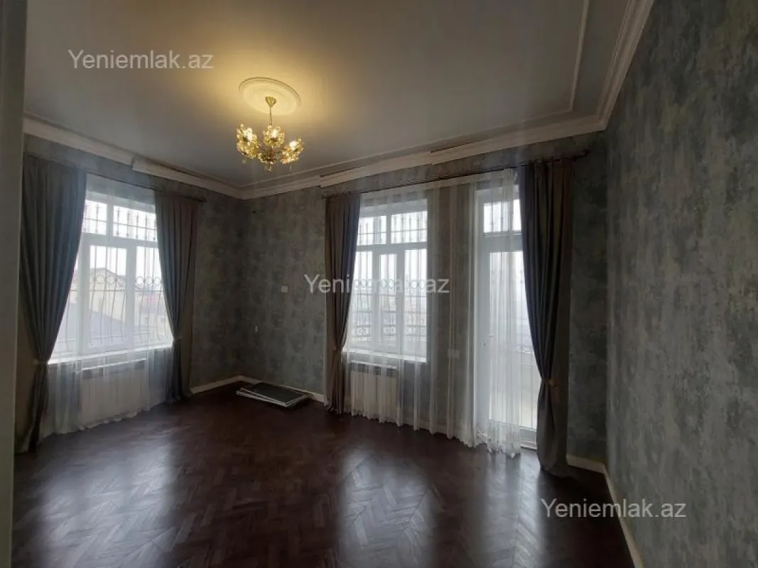 Satılır 5 otaqlı həyət evi 200 m²