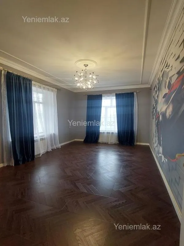 Satılır 5 otaqlı həyət evi 200 m²