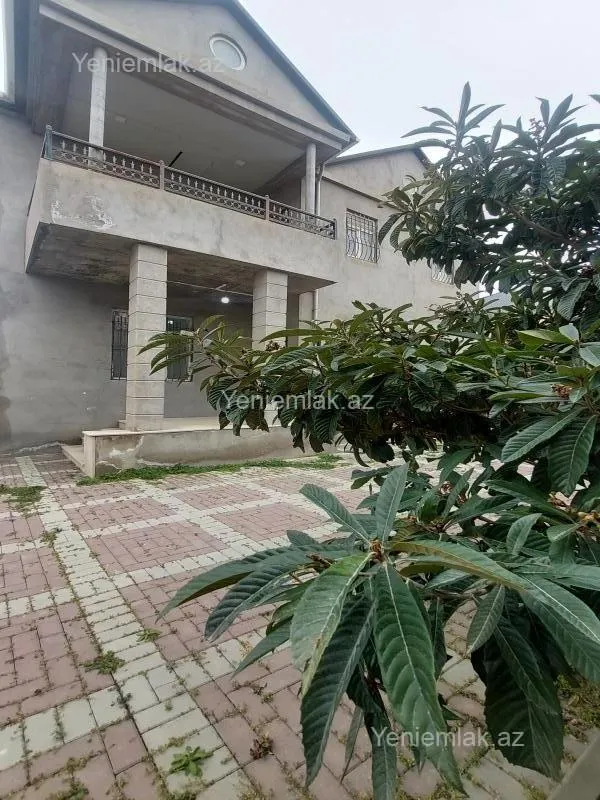 Satılır 5 otaqlı həyət evi 200 m²