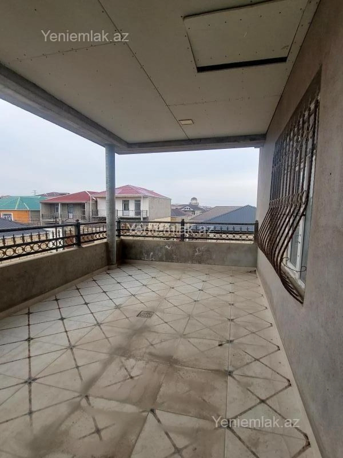 Satılır 5 otaqlı həyət evi 200 m²