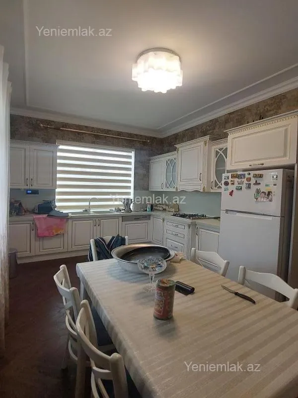 Satılır 5 otaqlı həyət evi 200 m²