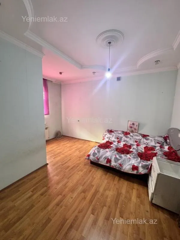 Satılır 5 otaqlı həyət evi 200 m²