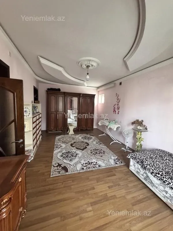 Satılır 5 otaqlı həyət evi 200 m²