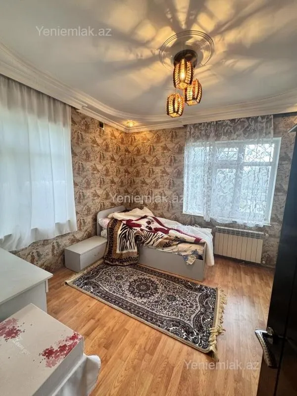 Satılır 5 otaqlı həyət evi 200 m²
