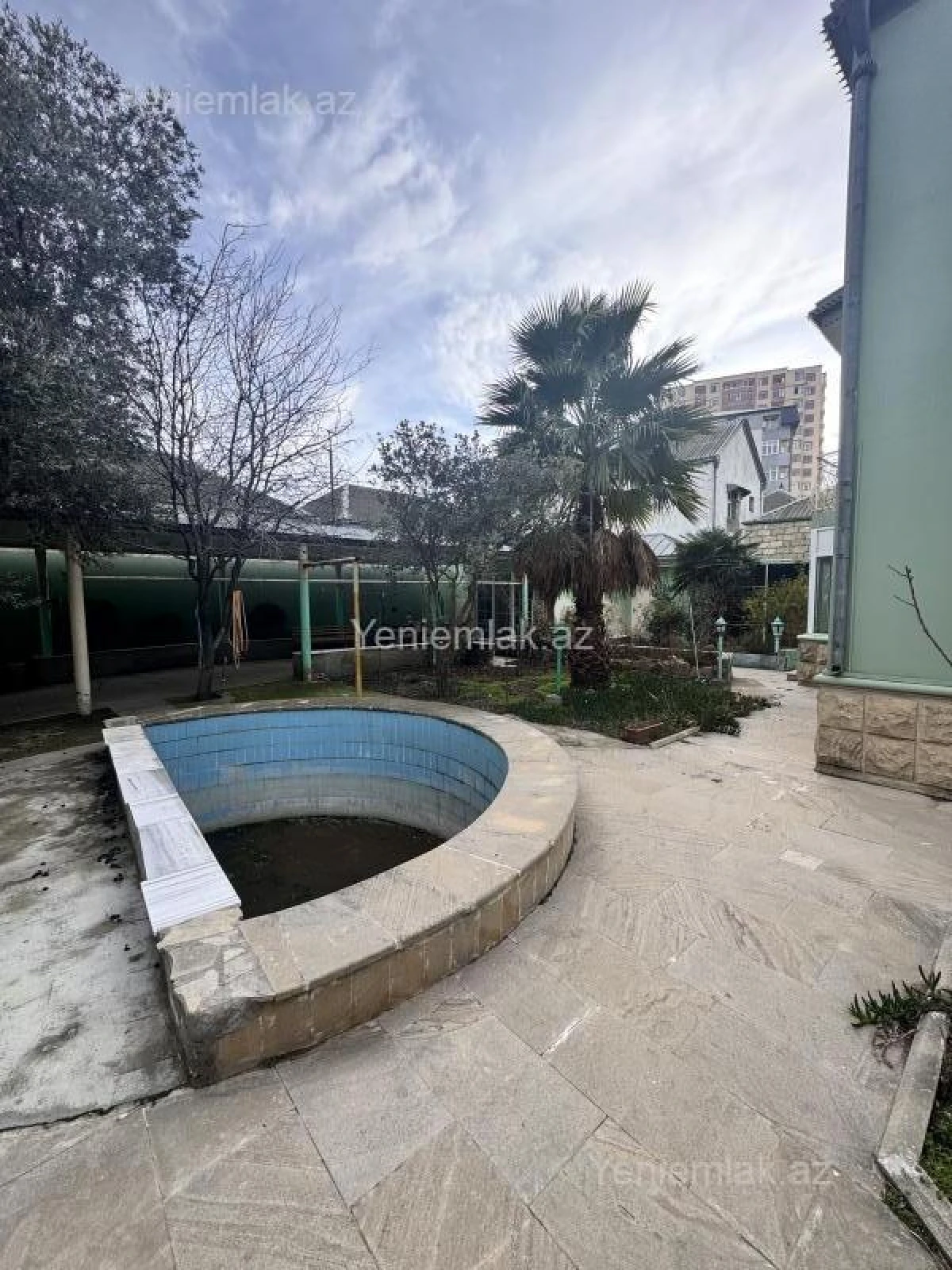 Satılır 5 otaqlı həyət evi 200 m²