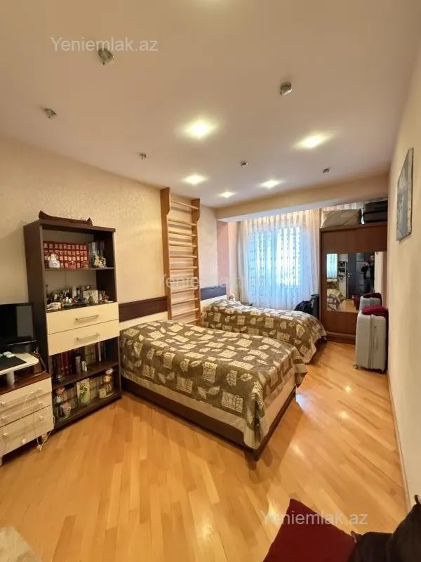 Satılır 4 otaqlı yeni tikili 155 m²