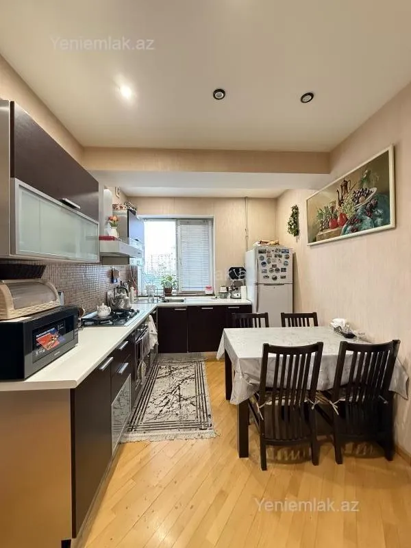 Satılır 4 otaqlı yeni tikili 155 m²