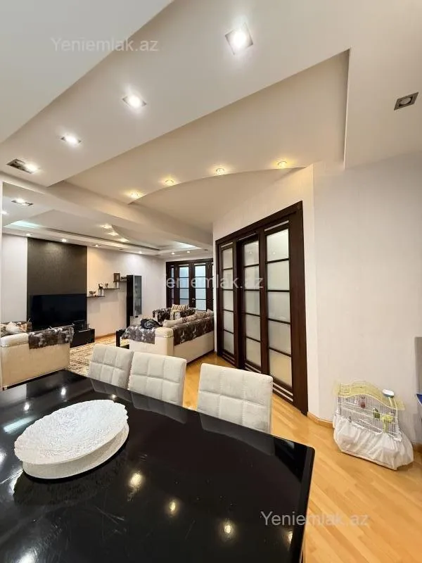 Satılır 4 otaqlı yeni tikili 155 m²