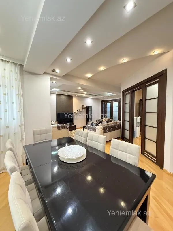 Satılır 4 otaqlı yeni tikili 155 m²
