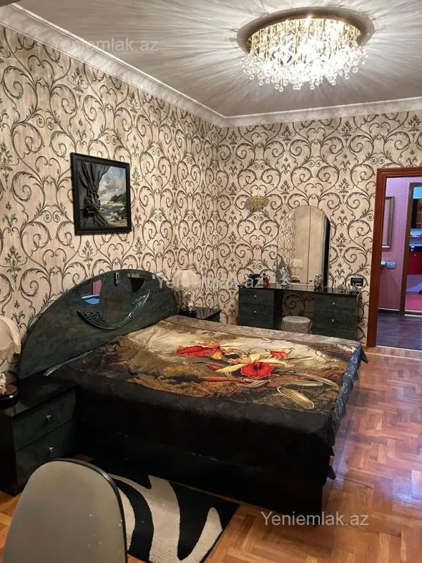 Satılır 3 otaqlı köhnə tikili 95 m²