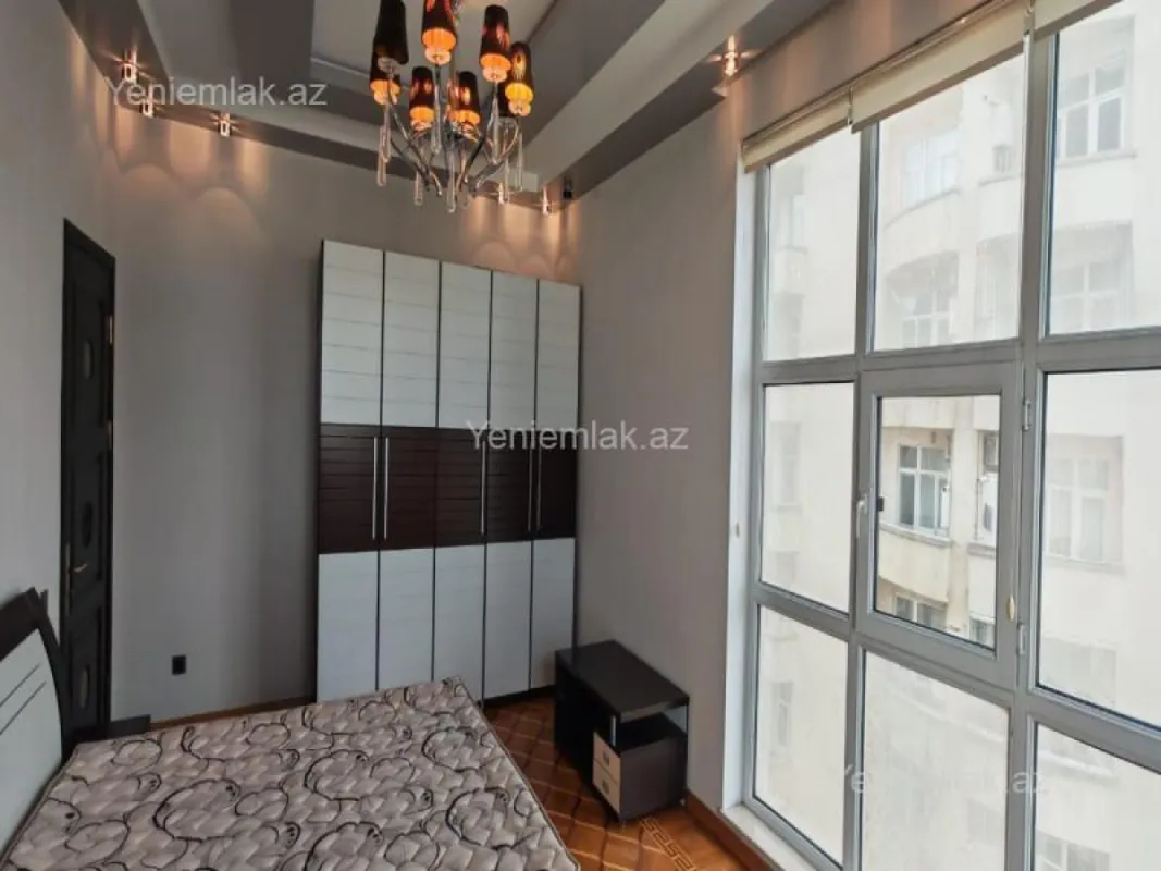 Satılır 4 otaqlı yeni tikili 180 m²