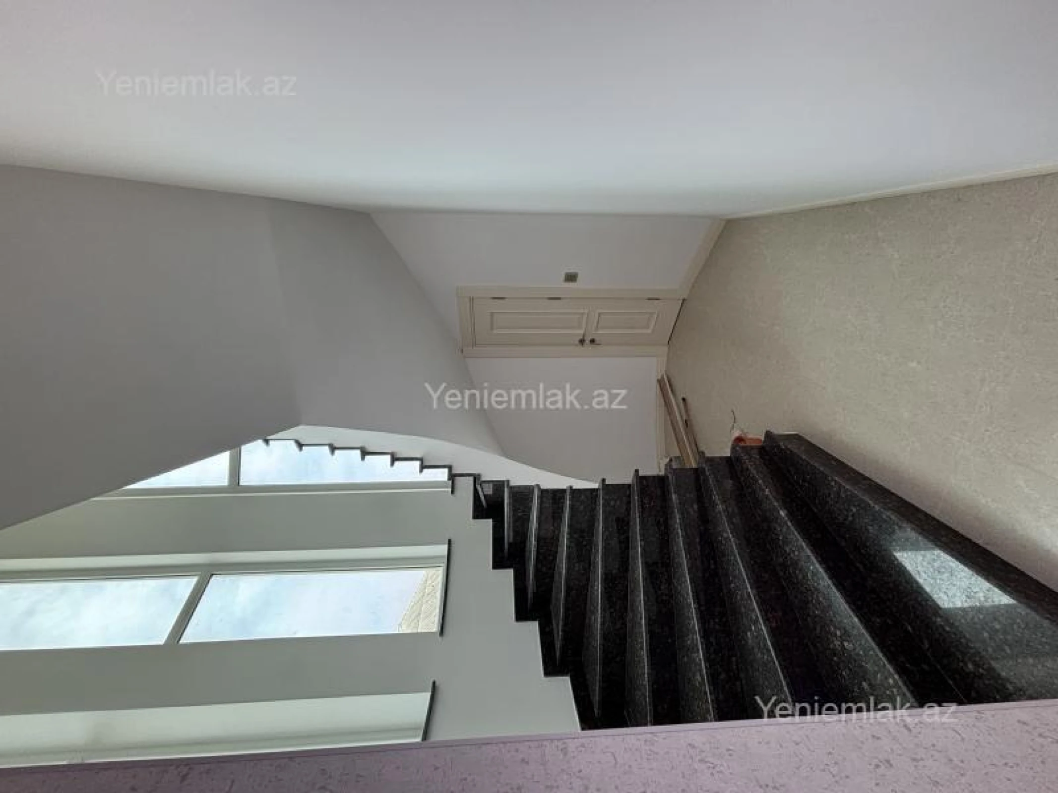 Satılır 6 otaqlı həyət evi 188 m²