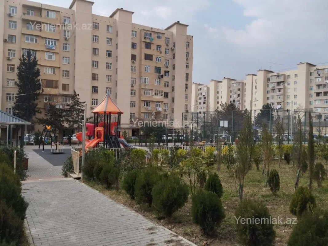 Satılır 4 otaqlı köhnə tikili 100 m²