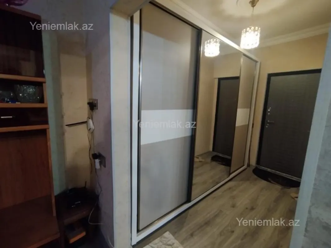 Satılır 4 otaqlı köhnə tikili 100 m²