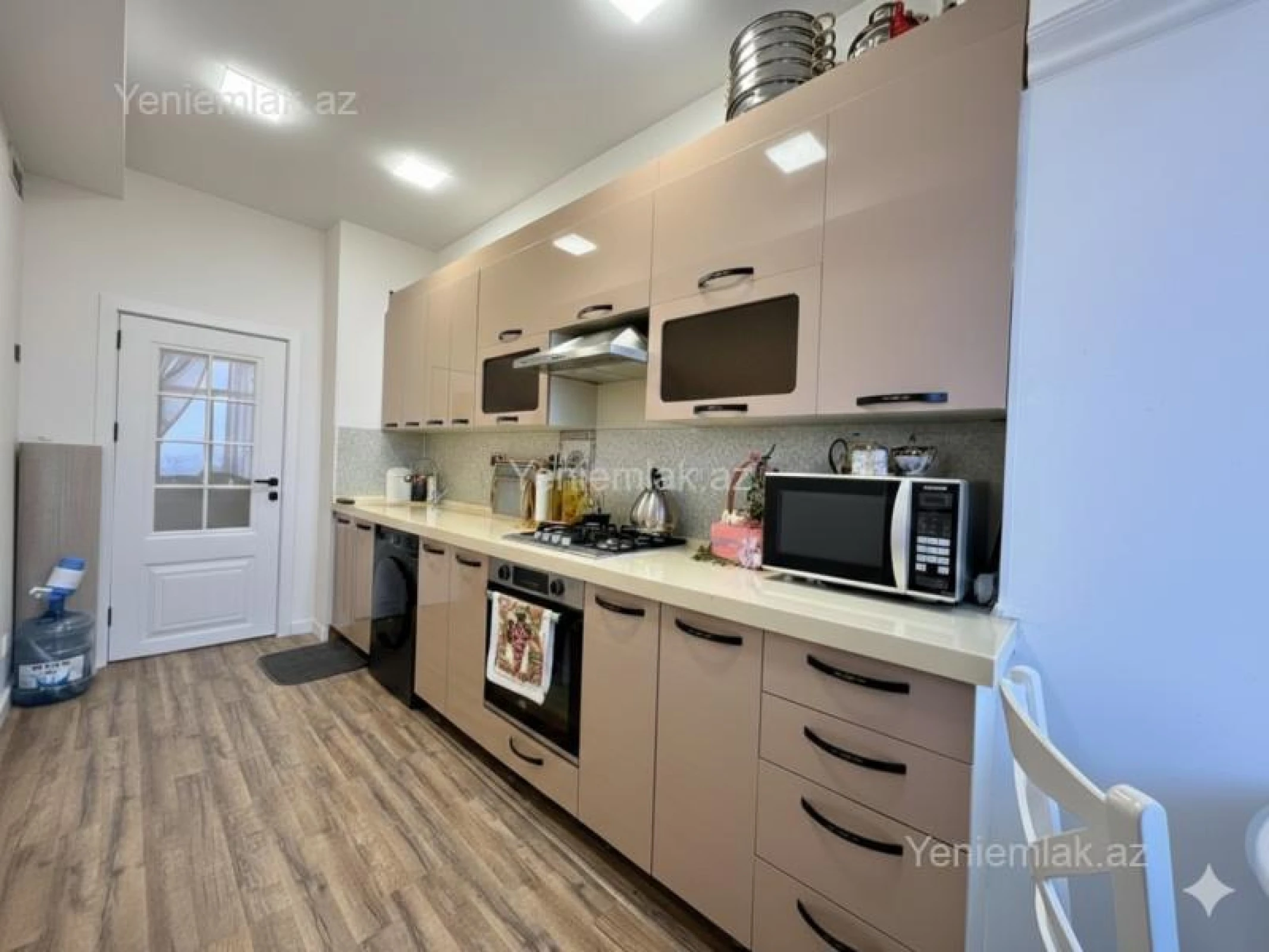 Satılır 2 otaqlı yeni tikili 70 m²