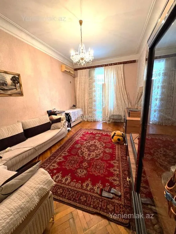 Satılır 3 otaqlı köhnə tikili 90 m²