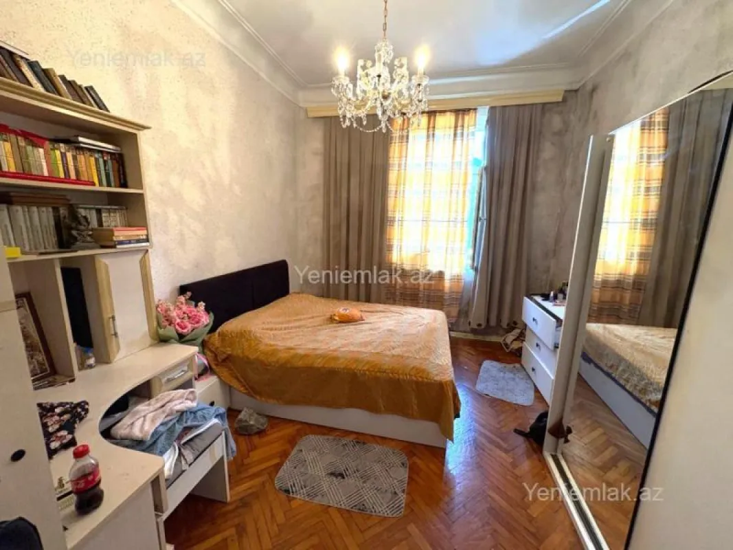 Satılır 3 otaqlı köhnə tikili 90 m²